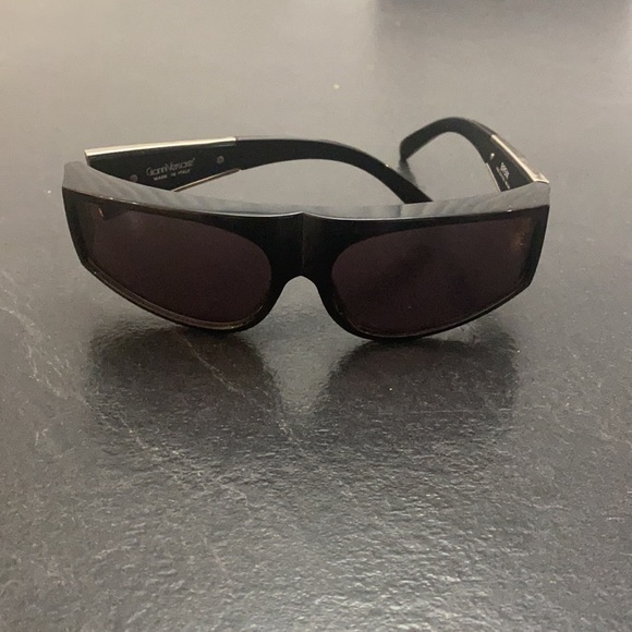 Gianni Versace men’s sunglasses (NEW WITH CASE) - Picture 3 of 4
